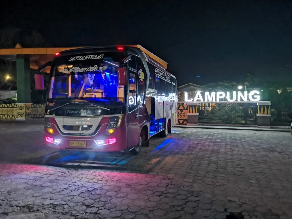 sewa bus pariwisata palembang
