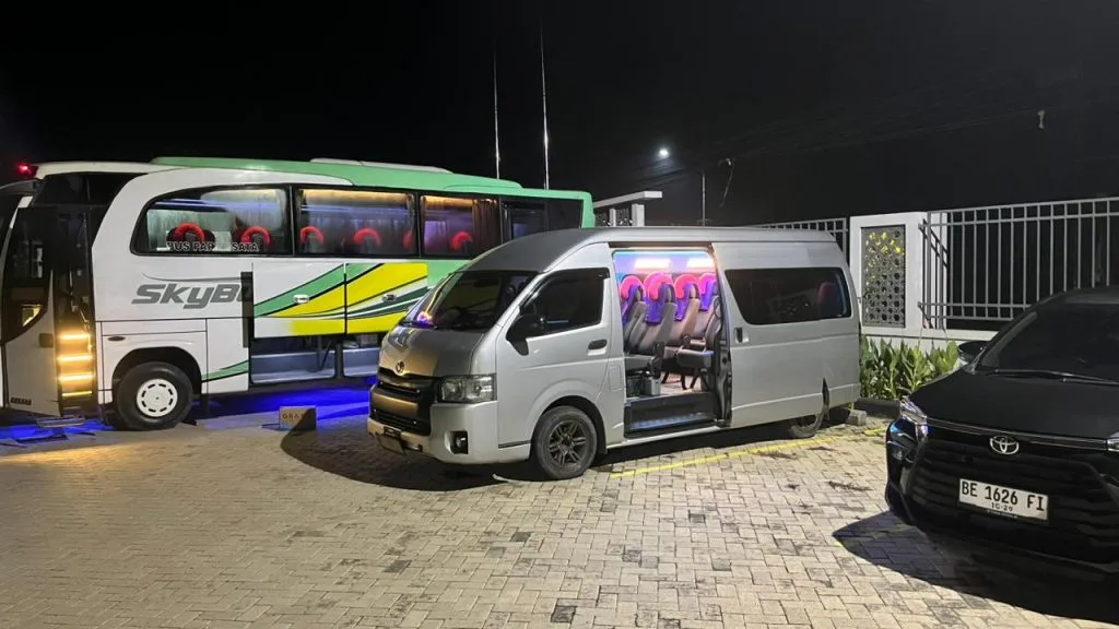 Sewa Bus pariwisata Bandar Lampung Terdekat